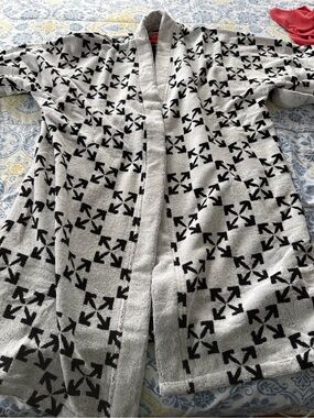 Off-White Men’s Grey Bath Robe with Black Arrow Motif
